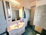 Kournas MIT VIDEO: Kreta, Kournas: Schöne Villa mit drei Schlafzimmern, nur wenige Schritte vom Kournas-See entfernt Haus kaufen